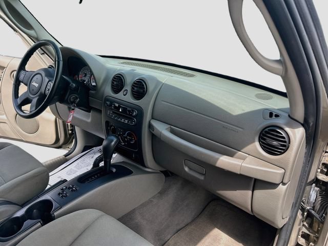 Used 2006 Jeep Liberty Sport AWD/4WD image 33