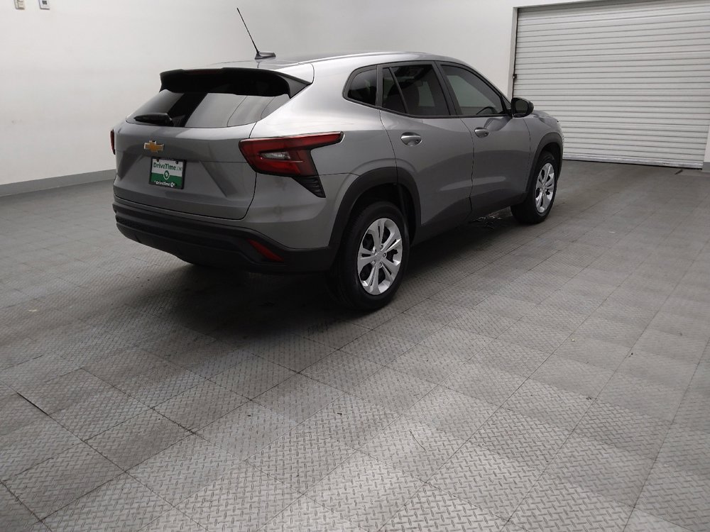 Used 2025 Chevrolet Trax LS w/ Driver Confidence Package FWD image 9