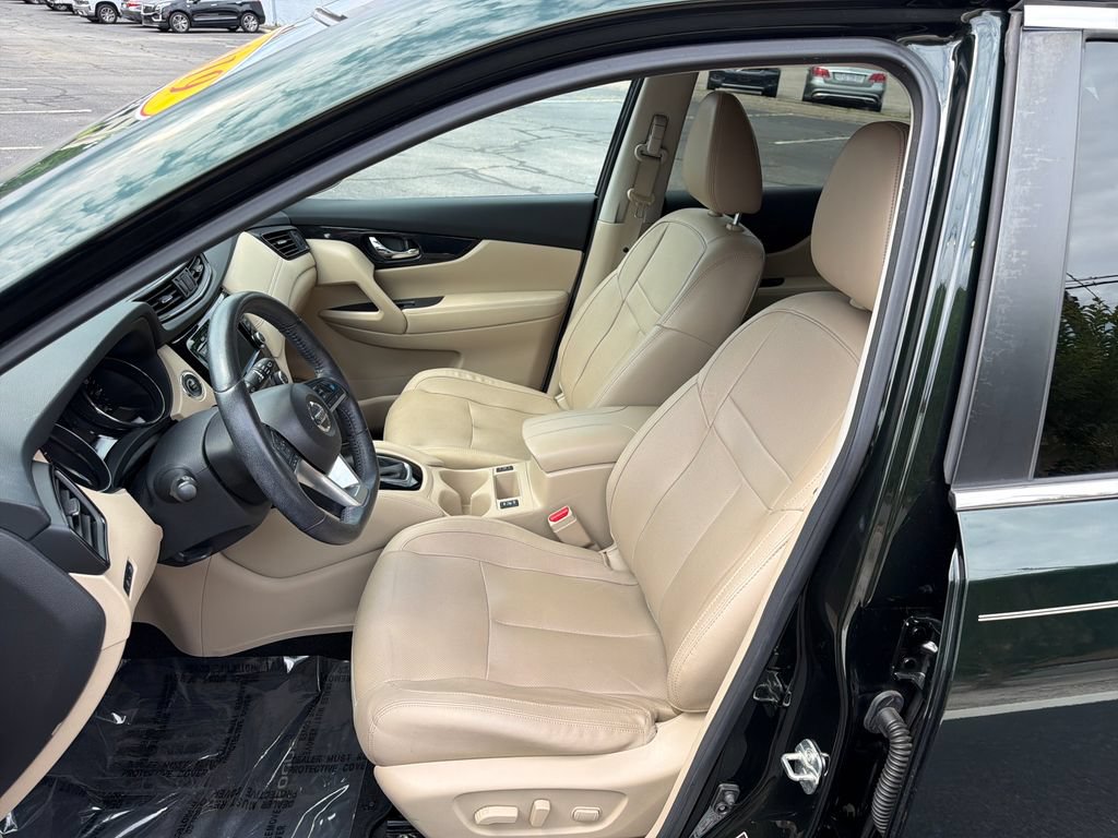 Used 2019 Nissan Rogue SL w/ Premium Package AWD/4WD image 24