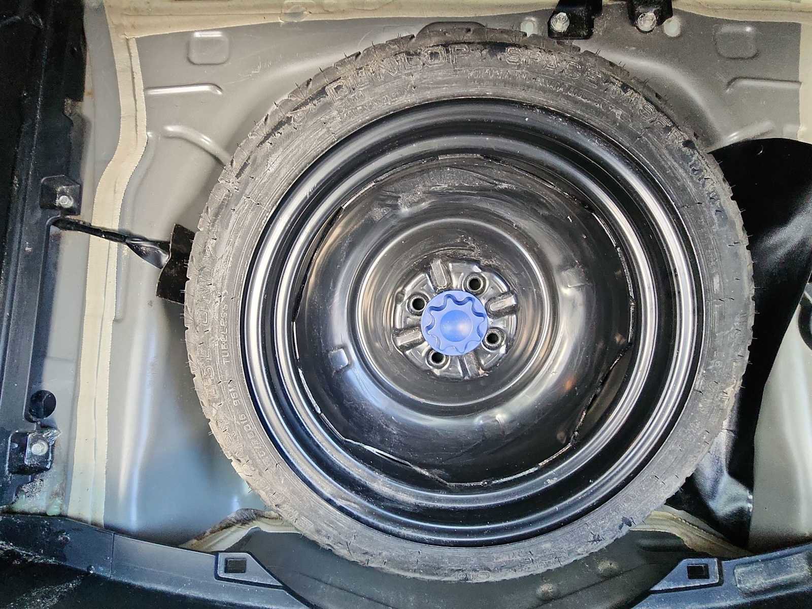 Used 2013 Toyota Yaris L image 24