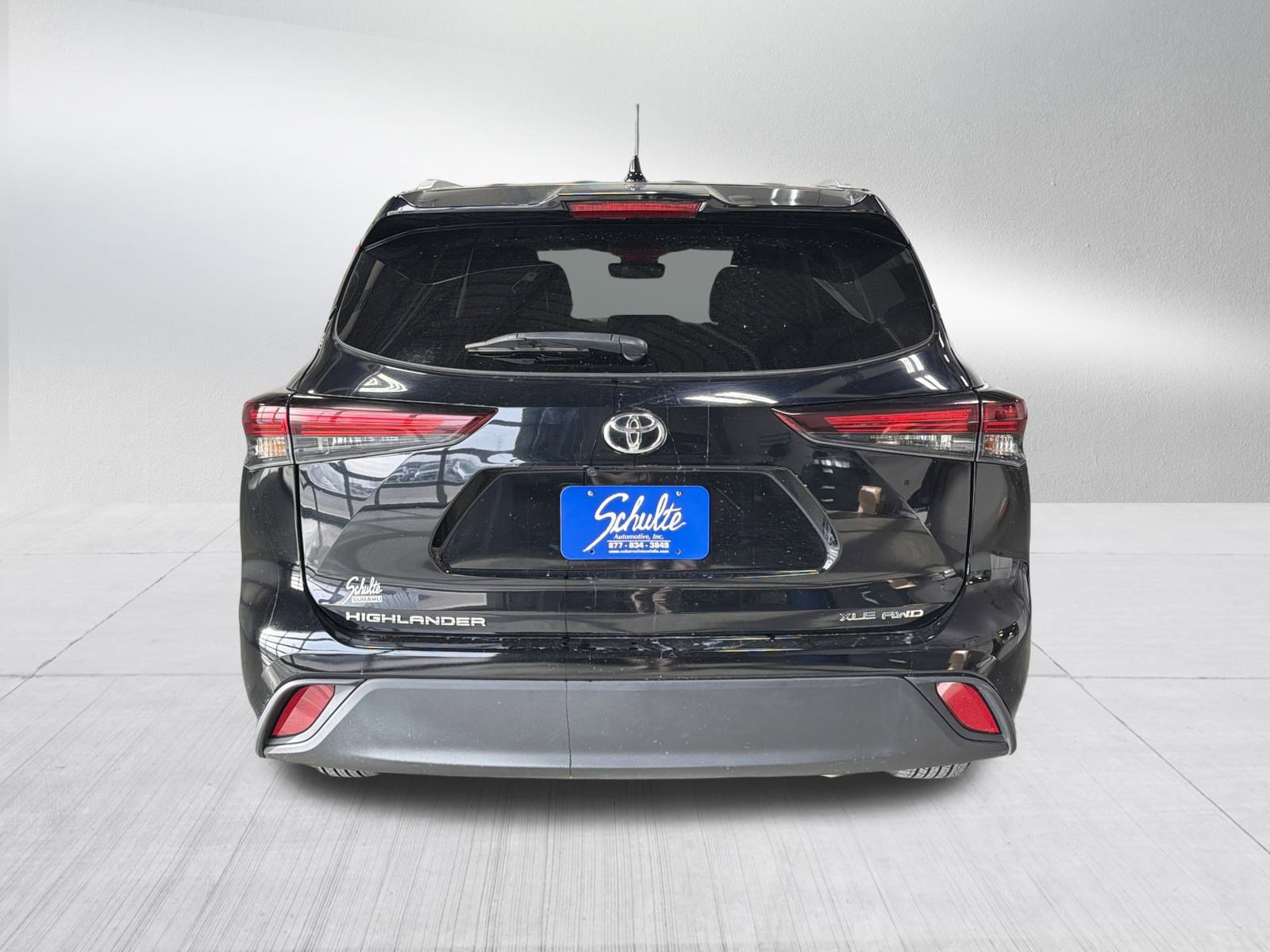 Used 2024 Toyota Highlander XLE image 6