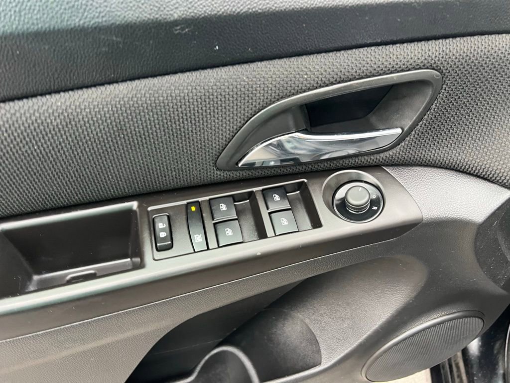 Used 2015 Chevrolet Cruze LT image 16