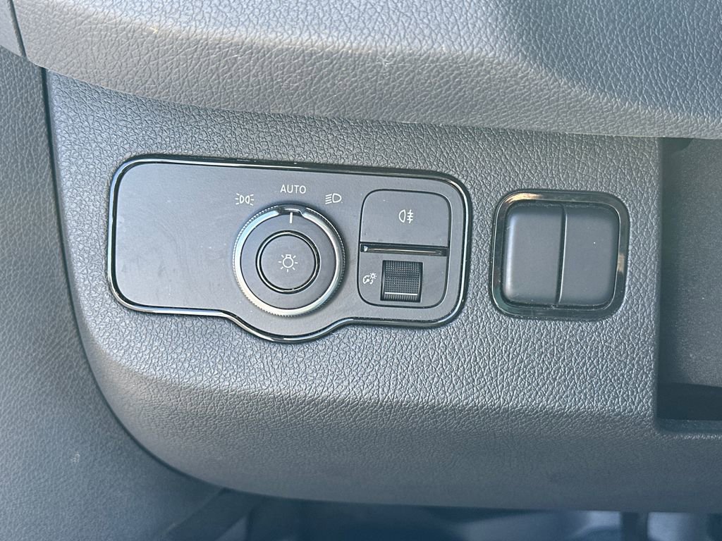 Used 2023 Mercedes-Benz Sprinter 2500 image 28