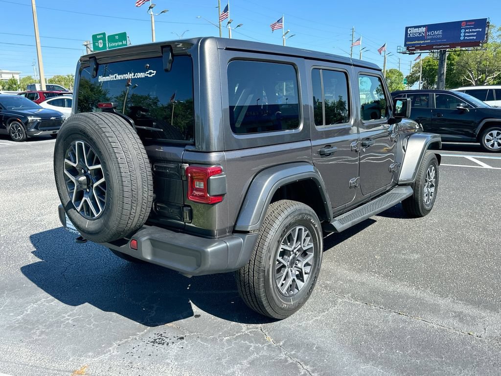 Used 2025 Jeep Wrangler Unlimited Sahara AWD/4WD image 5