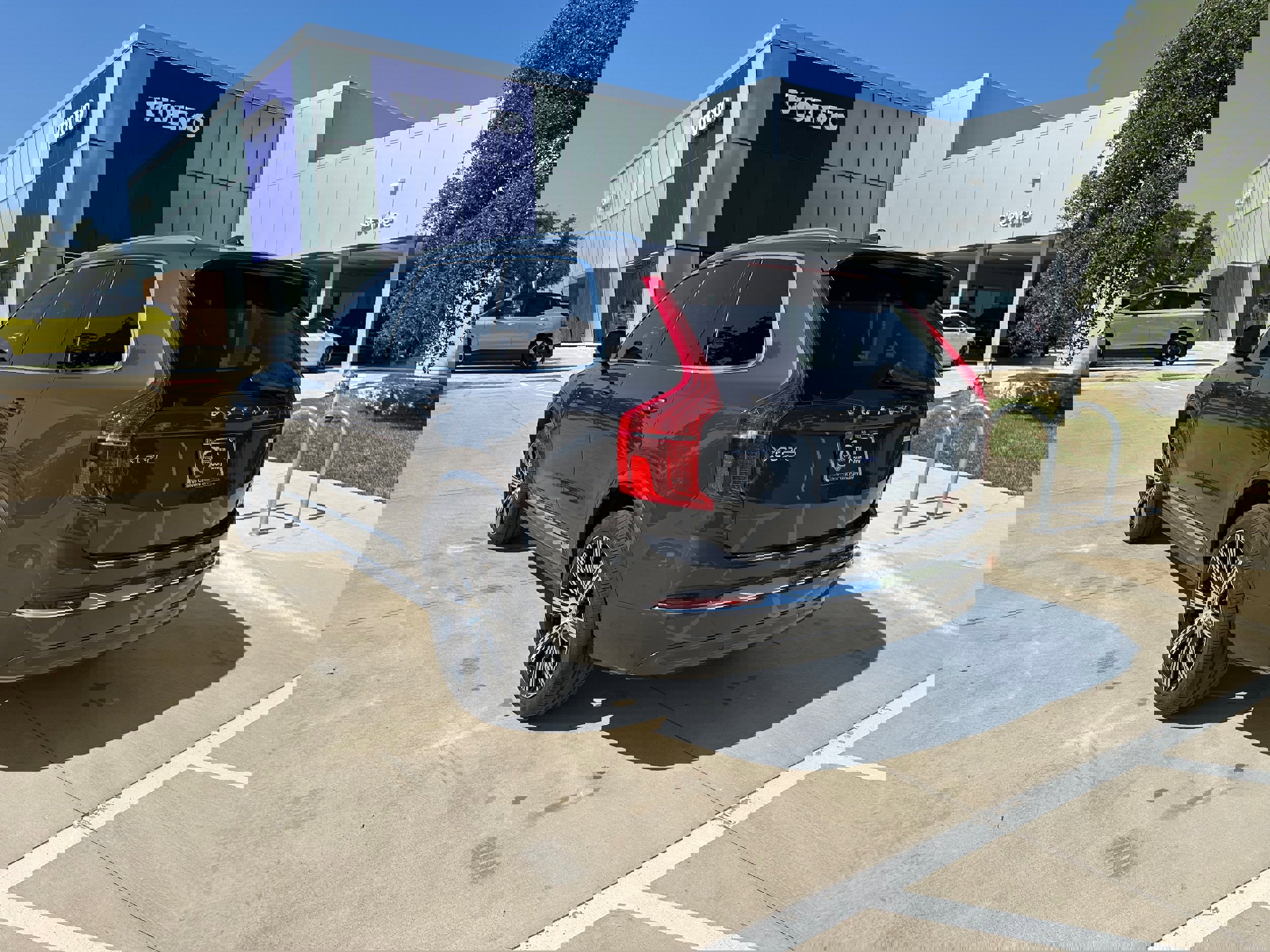 Certified 2023 Volvo XC90 T8 Plus image 4