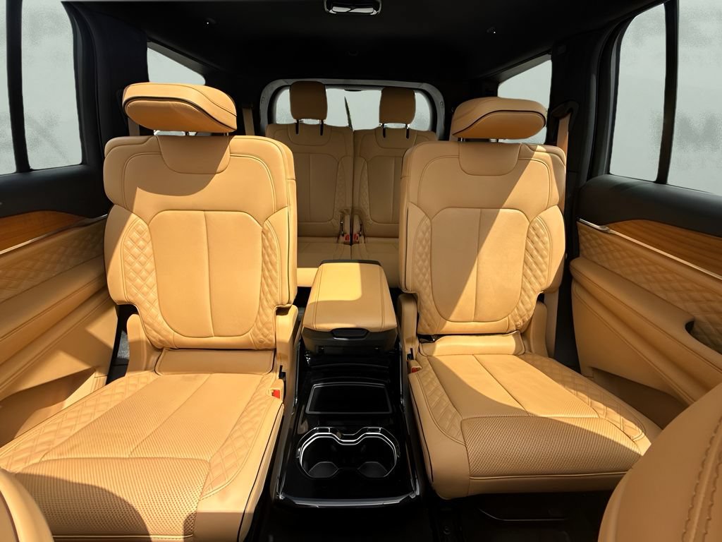 Used 2025 Jeep Grand Cherokee L Summit w/ Advanced Protech Group IV AWD/4WD image 7