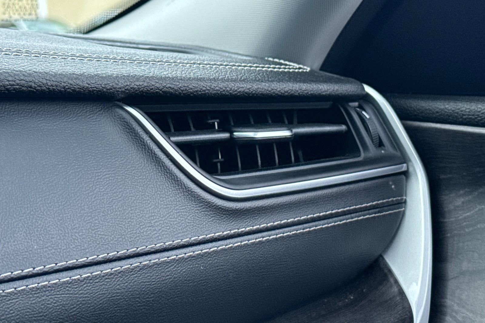 Used 2022 Jeep Grand Cherokee Limited image 29