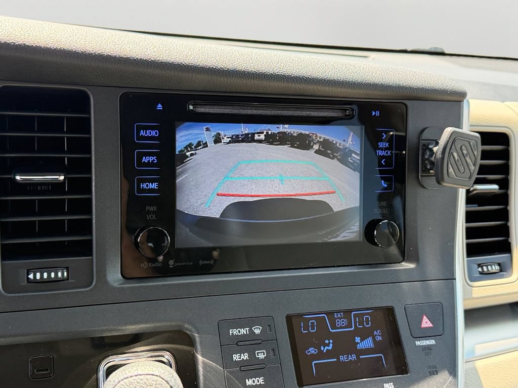 Used 2017 Toyota Sienna LE FWD image 25