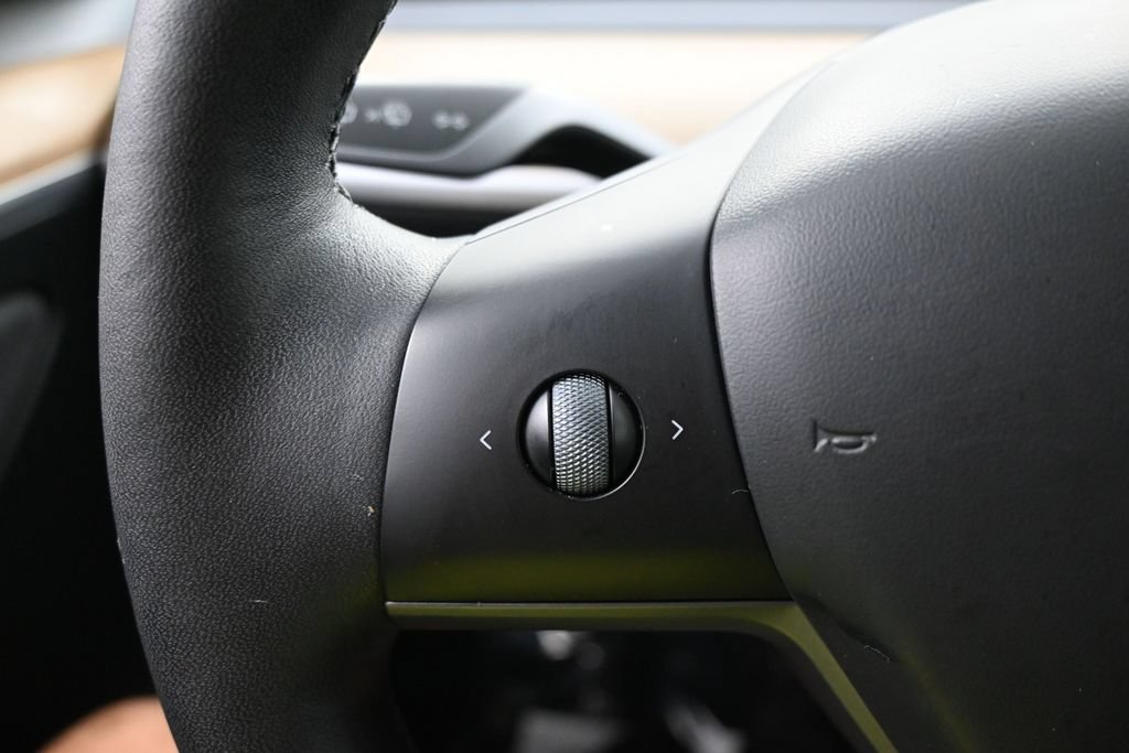 Used 2024 Tesla Model Y 2WD image 26