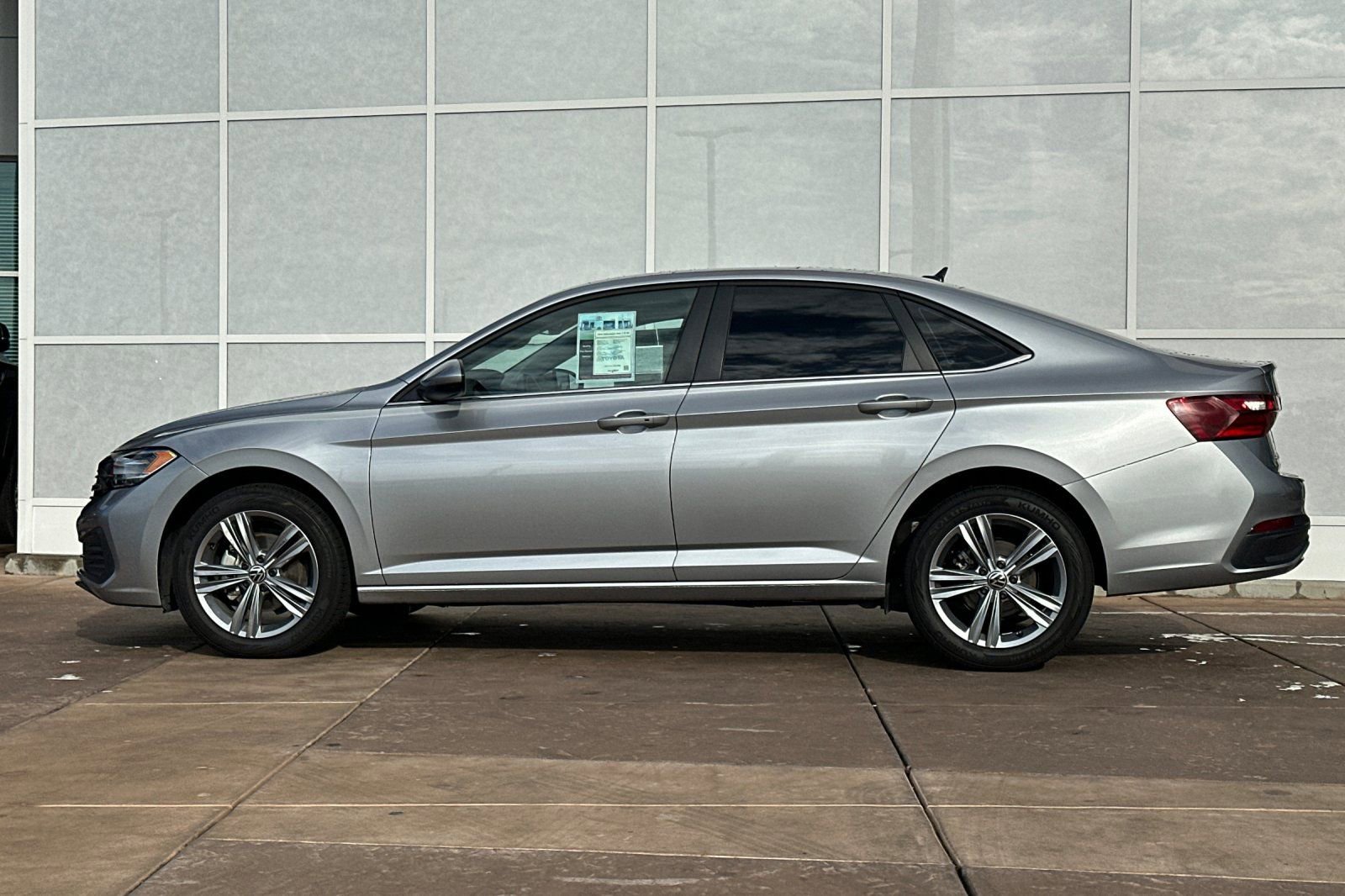 Used 2024 Volkswagen Jetta SE image 7