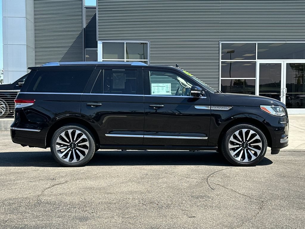 Certified 2024 Lincoln Navigator Reserve AWD/4WD image 2