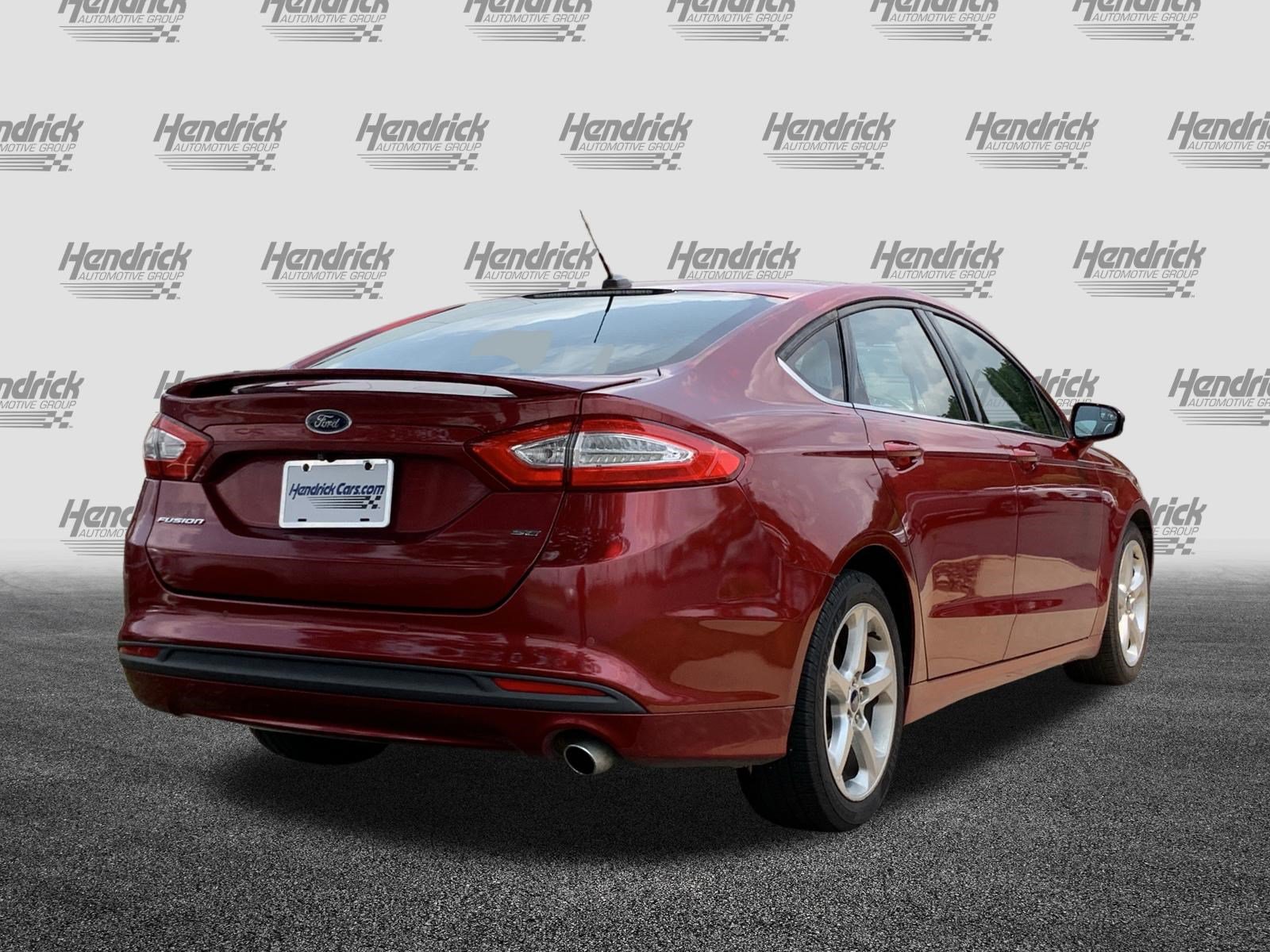 Used 2016 Ford Fusion SE FWD image 10