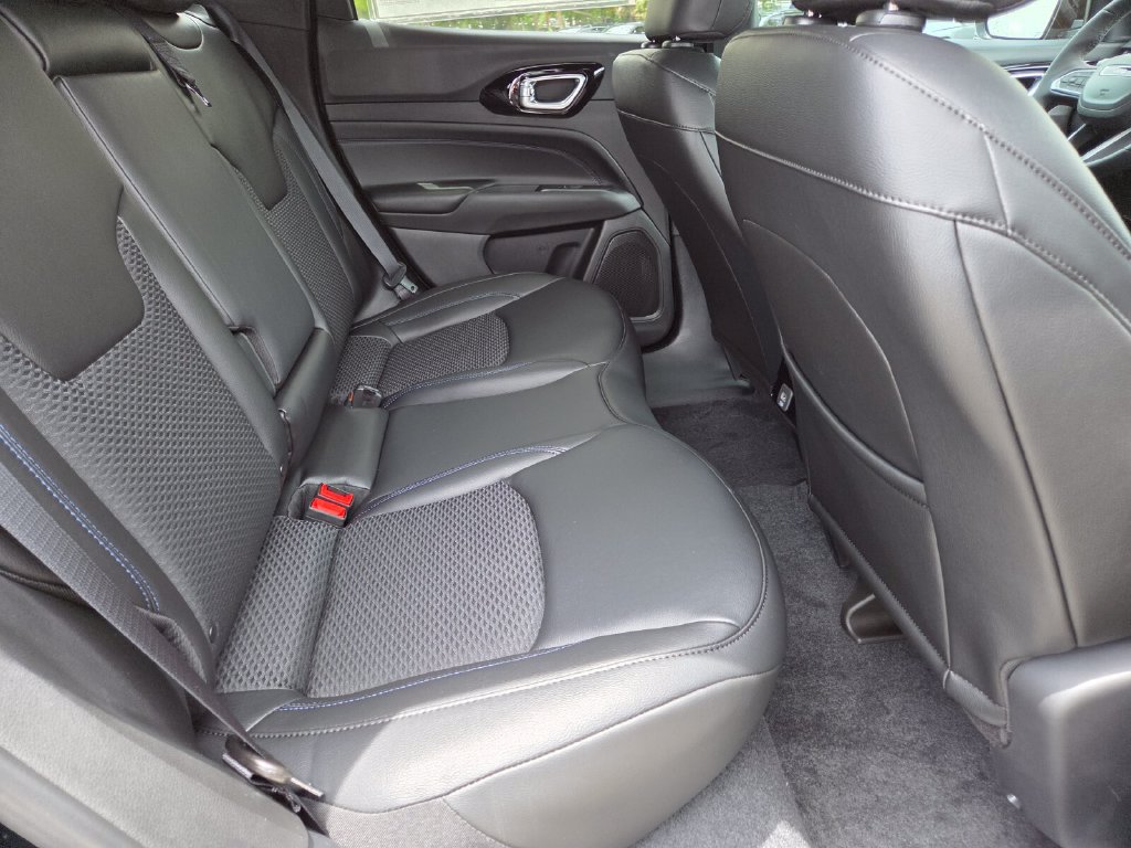 New 2026 Jeep Compass Latitude AWD/4WD image 18