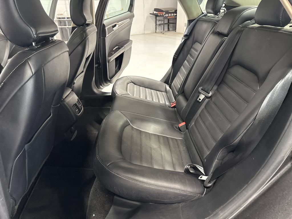 Used 2017 Ford Fusion SE FWD image 39