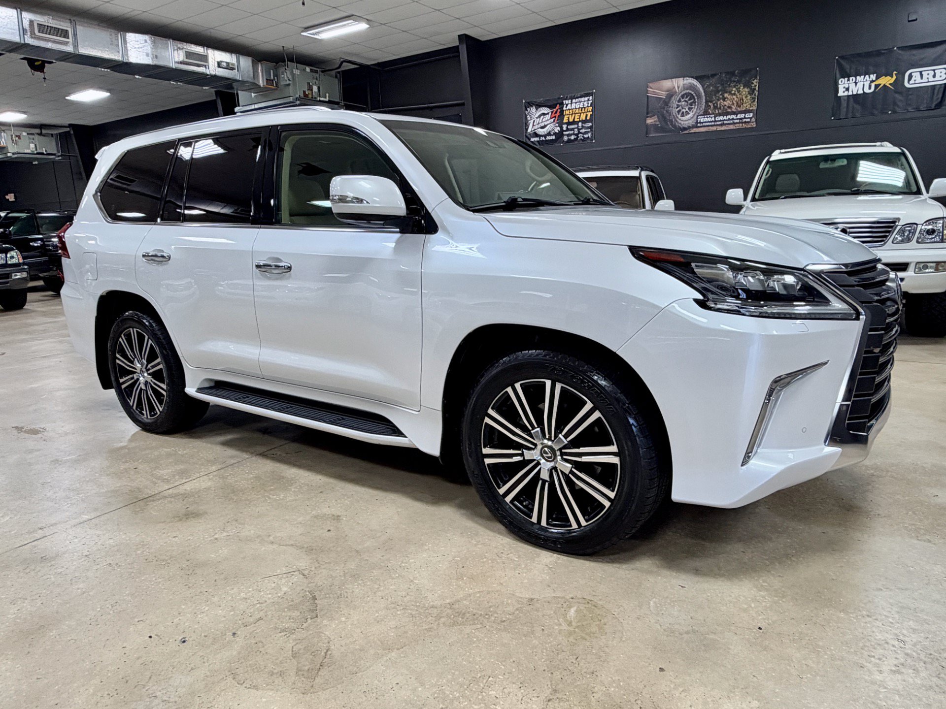 Used 2018 Lexus LX 570 4WD w/ Luxury Package image 14