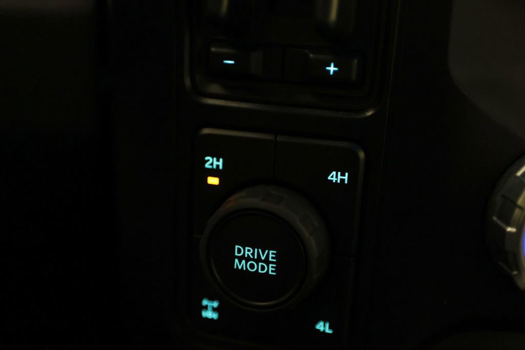 Used 2025 Ford F250 Platinum w/ FX4 Off-Road Package image 24