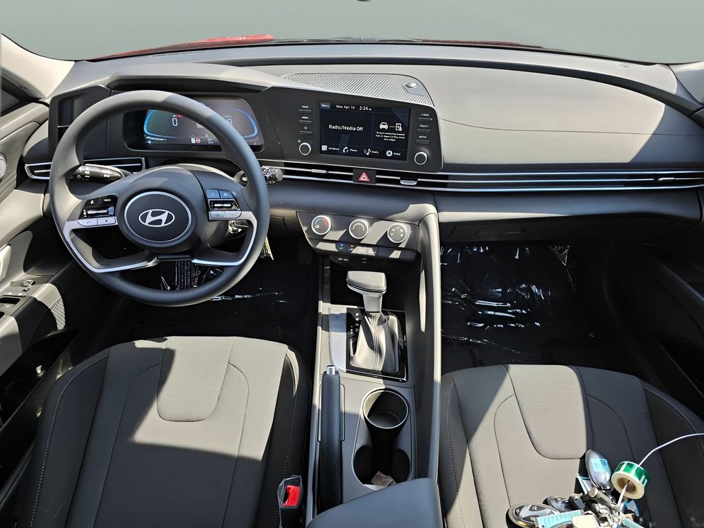 Used 2025 Hyundai Elantra SE image 14