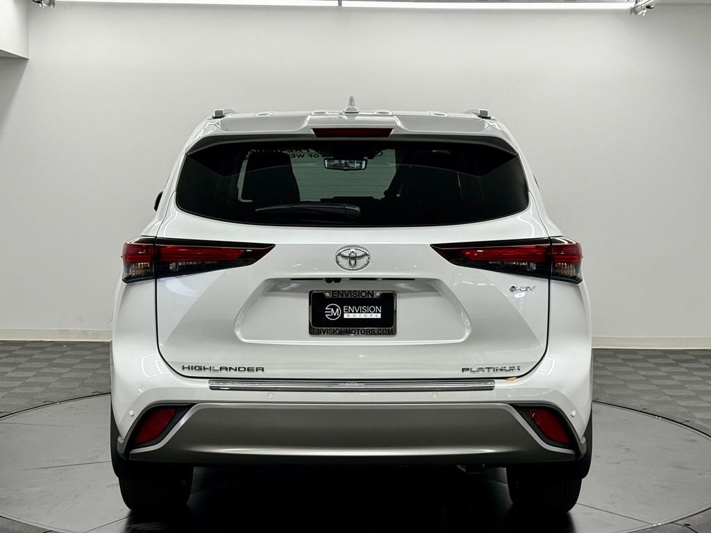 Used 2026 Toyota Highlander Platinum image 9