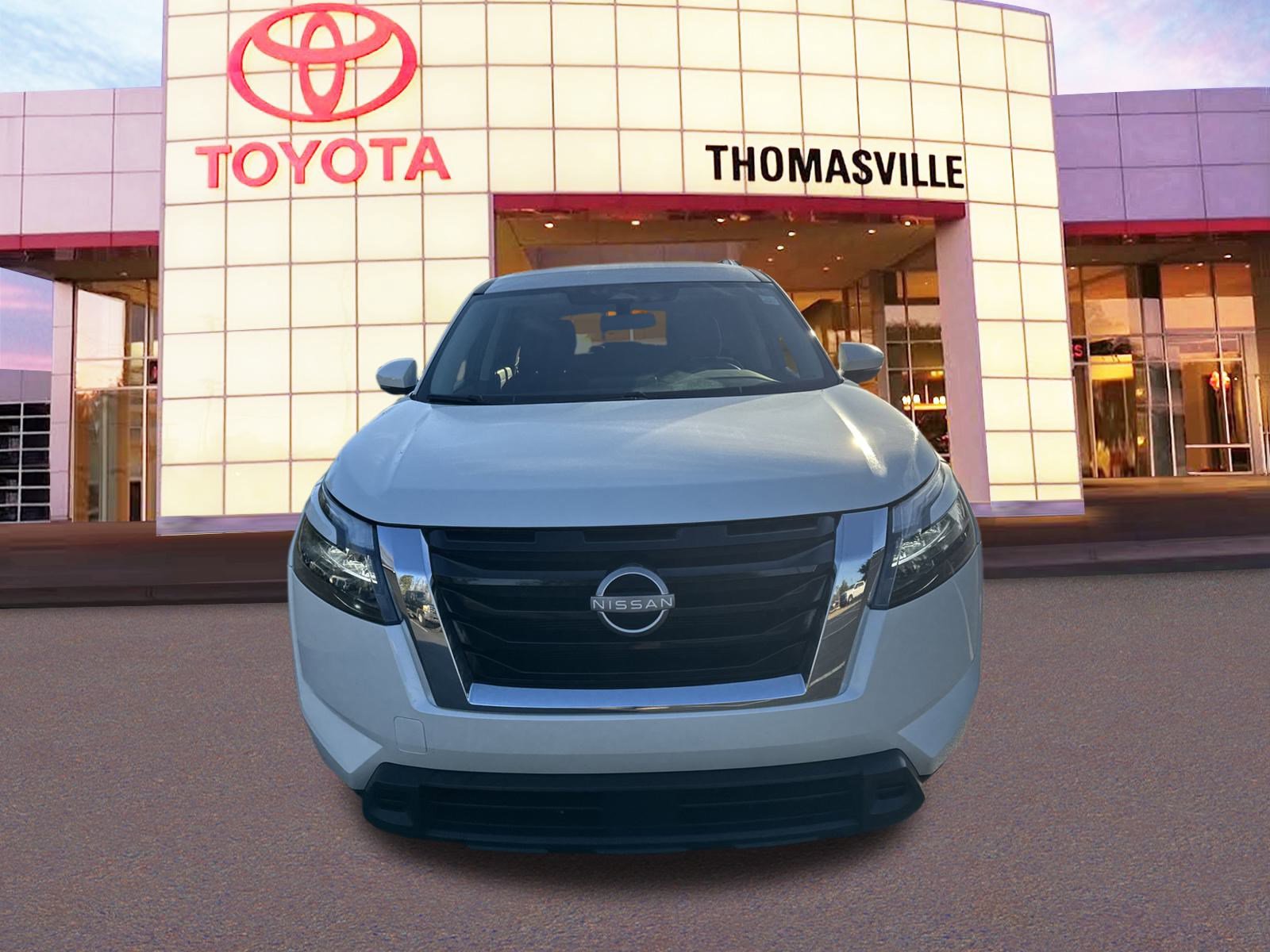 Used 2024 Nissan Pathfinder SV image 2