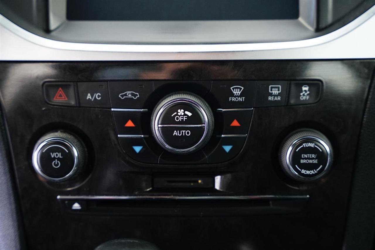 Used 2011 Chrysler 300 Limited image 21