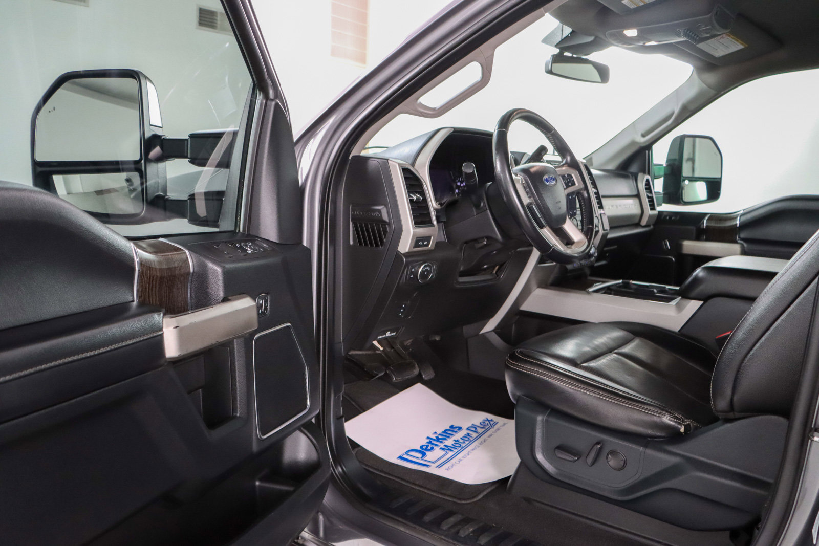 Used 2021 Ford F250 Lariat w/ Lariat Value Package AWD/4WD image 3