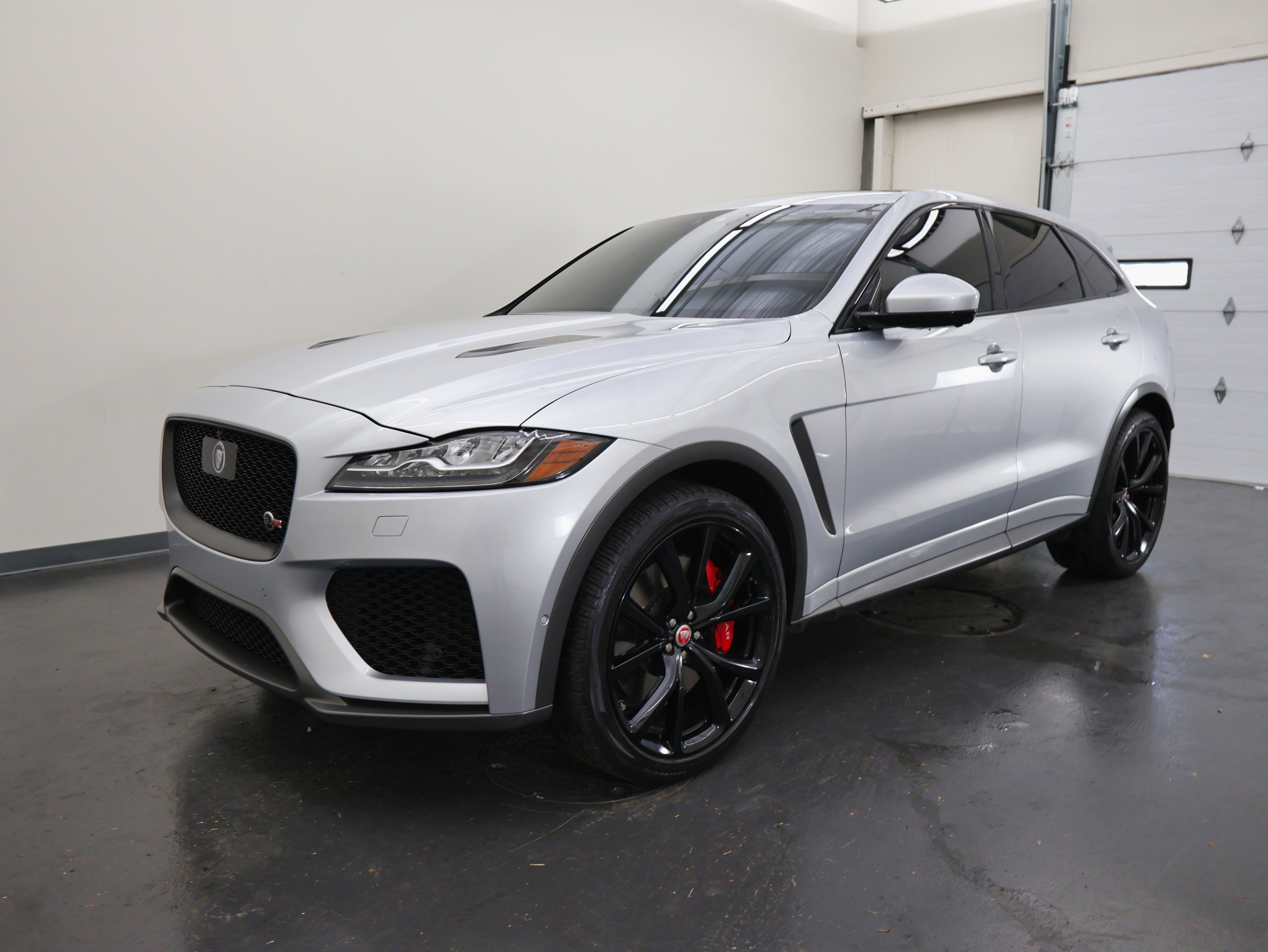 Used 2020 Jaguar F-PACE SVR image 7