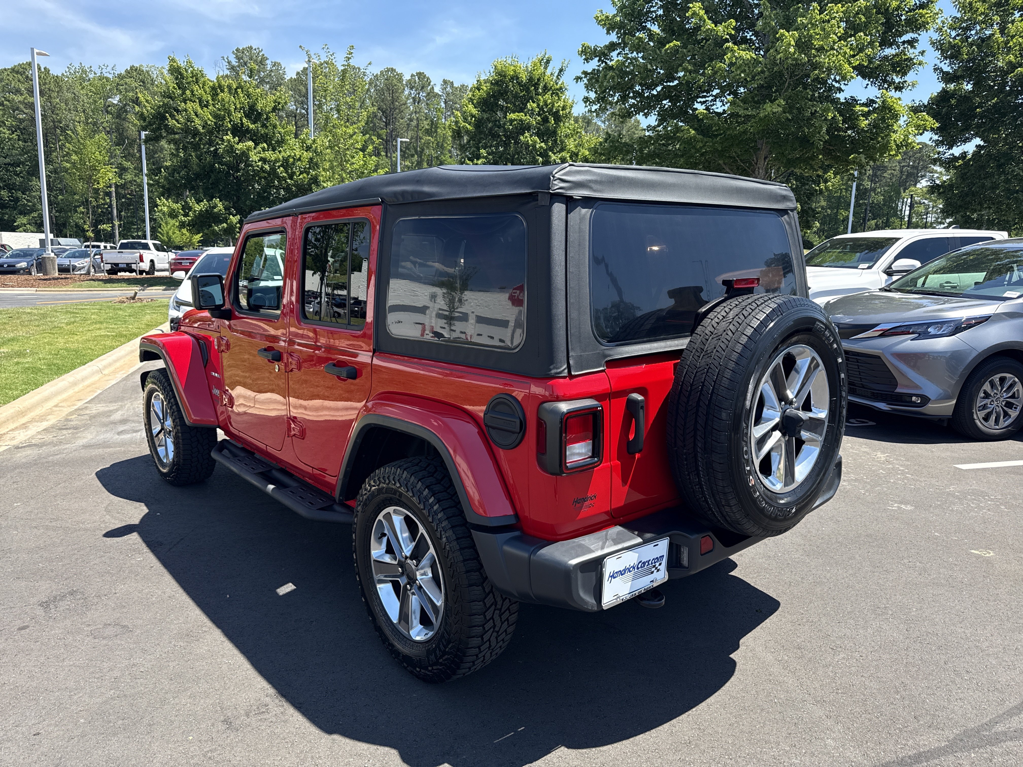 Used 2020 Jeep Wrangler Unlimited Sahara AWD/4WD image 8