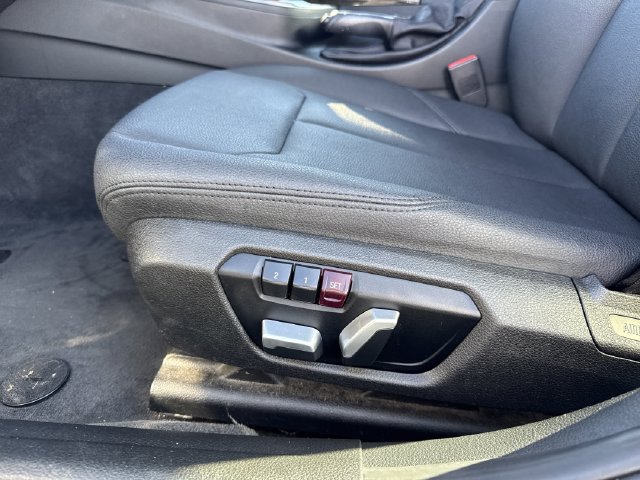 Used 2018 BMW 320i Sedan w/ Convenience Package RWD image 10