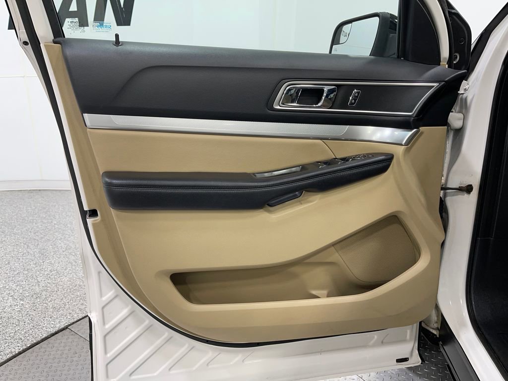 Used 2016 Ford Explorer XLT w/ Equipment Group 202A image 16