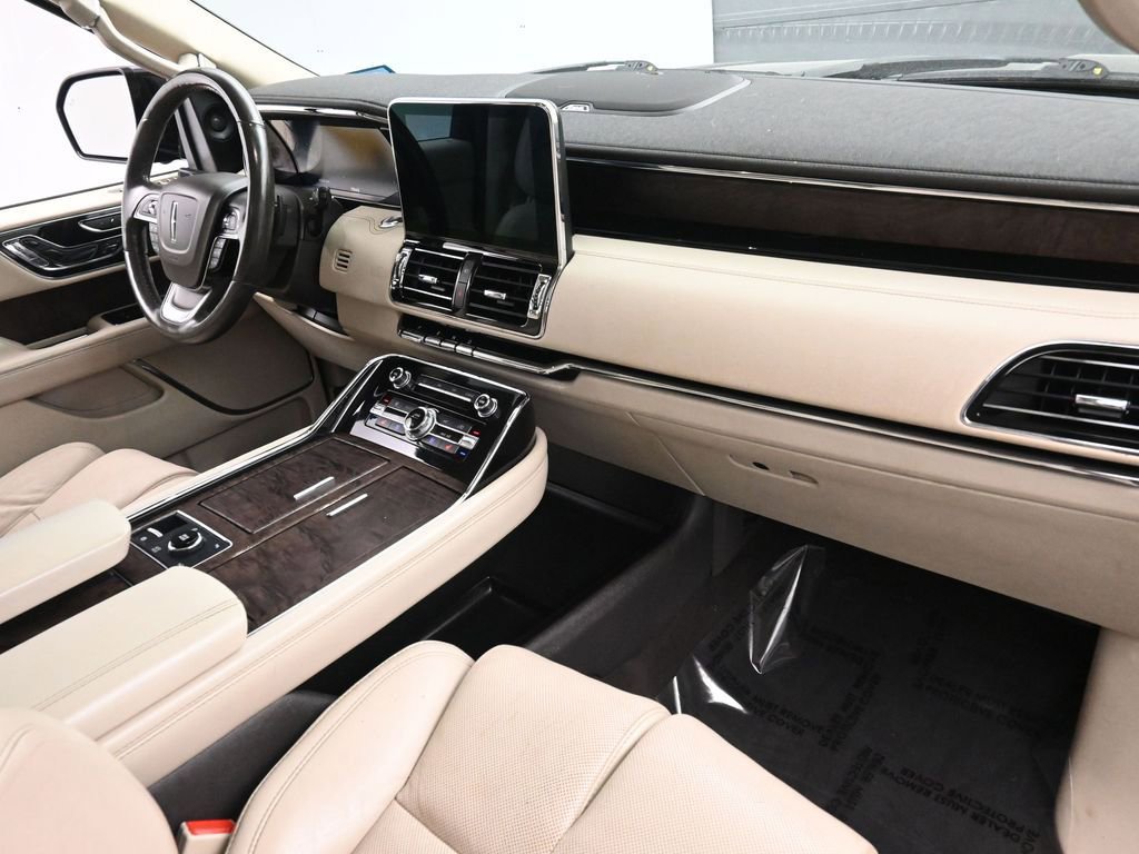 Used 2020 Lincoln Navigator Reserve w/ Cargo Convenience Package AWD/4WD image 24