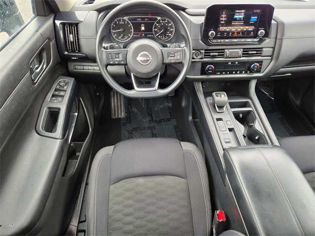Used 2023 Nissan Pathfinder S image 15