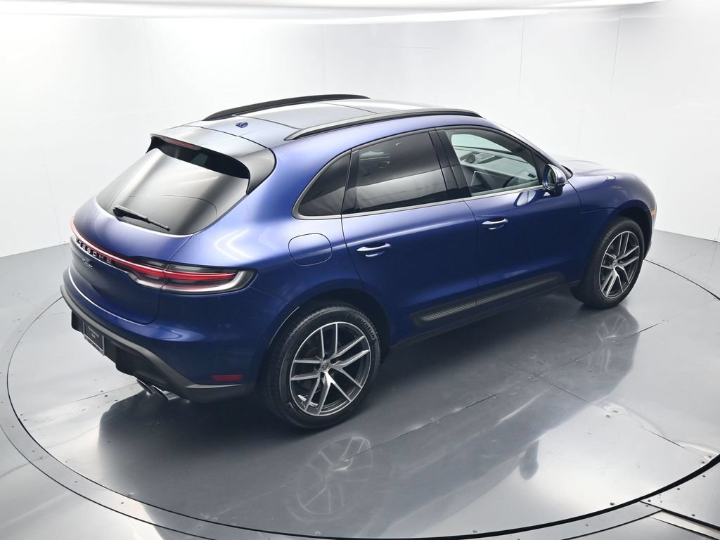Certified 2024 Porsche Macan AWD/4WD image 39