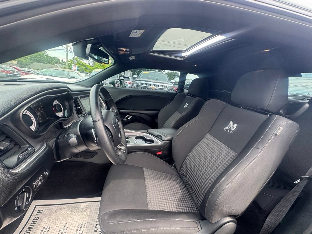 Used 2019 Dodge Challenger R/T Scat Pack w/ Shaker Package RWD image 31