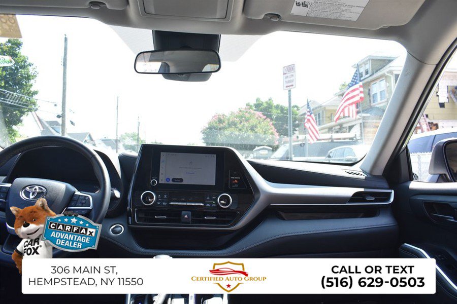 Used 2025 Toyota Highlander LE FWD image 29