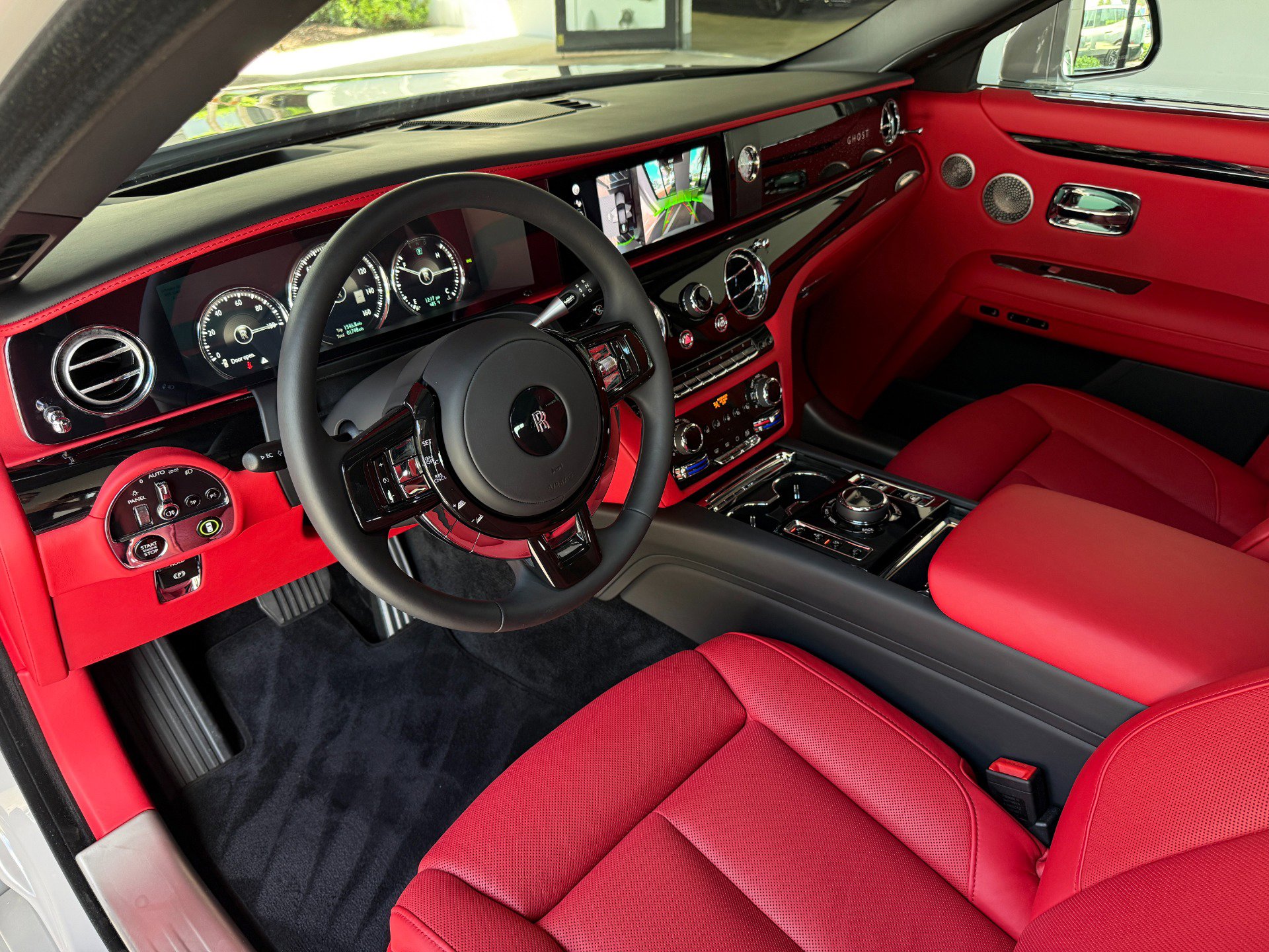Used 2022 Rolls-Royce Ghost image 2