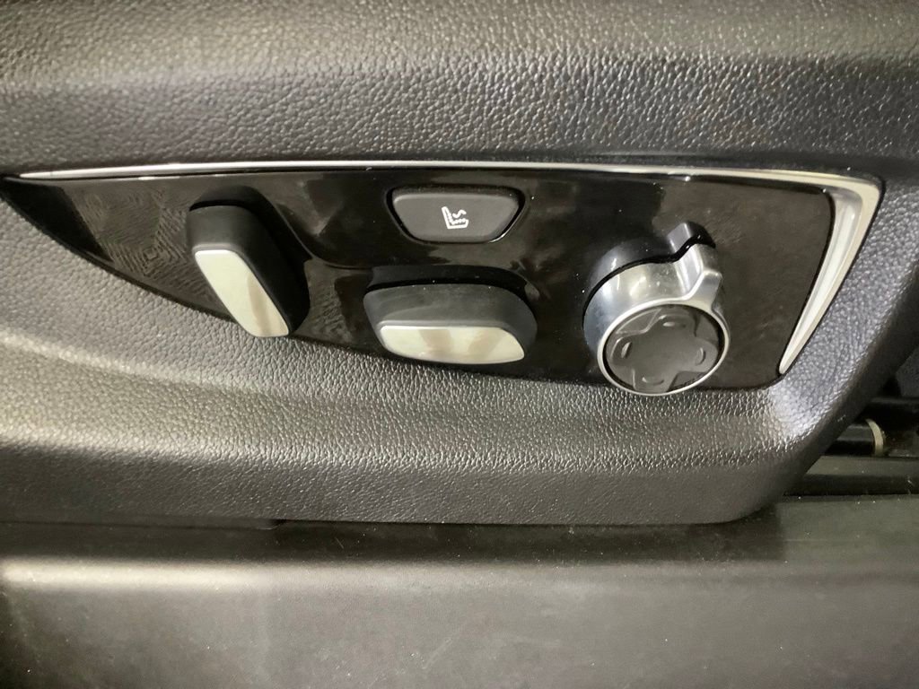 Used 2018 Cadillac Escalade Platinum image 31