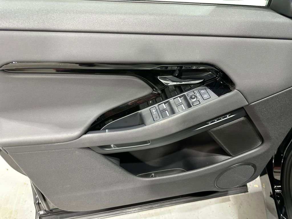 Used 2025 Land Rover Range Rover Evoque Dynamic SE image 17
