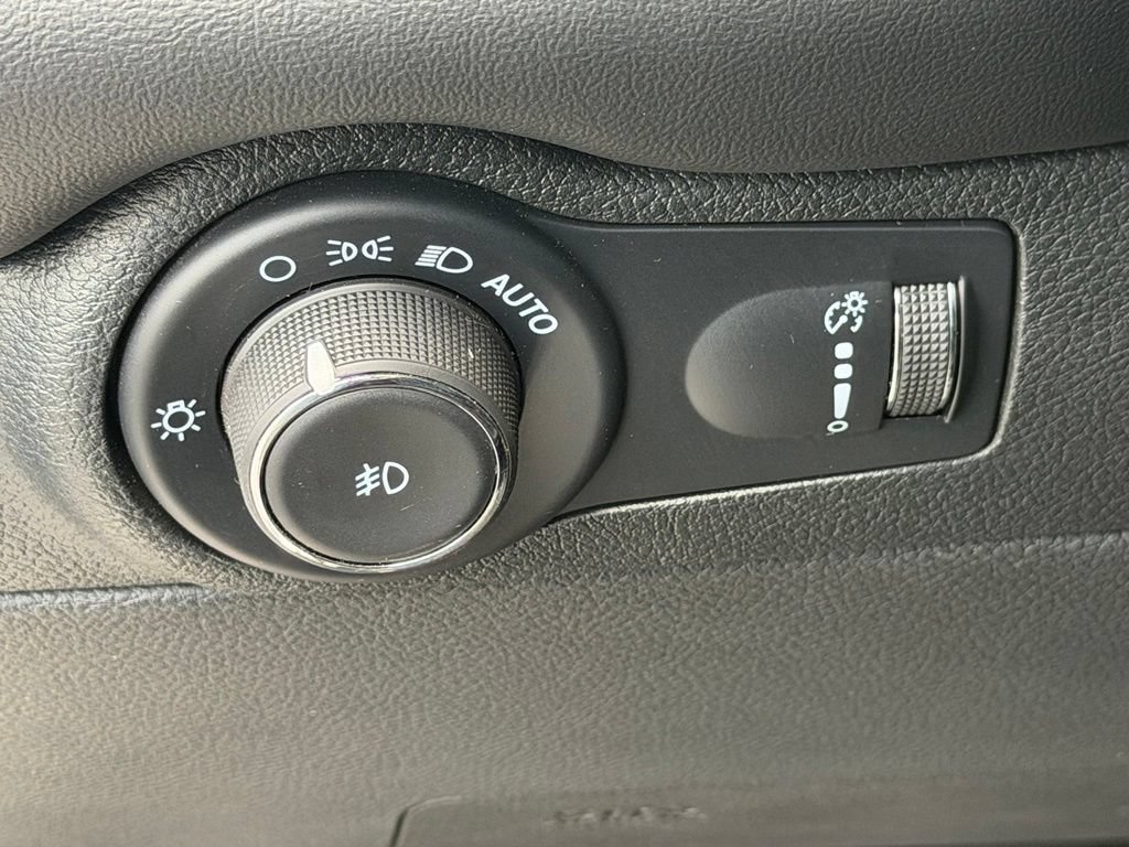 Used 2023 Dodge Durango R/T w/ Tow 'N Go Package AWD/4WD image 18