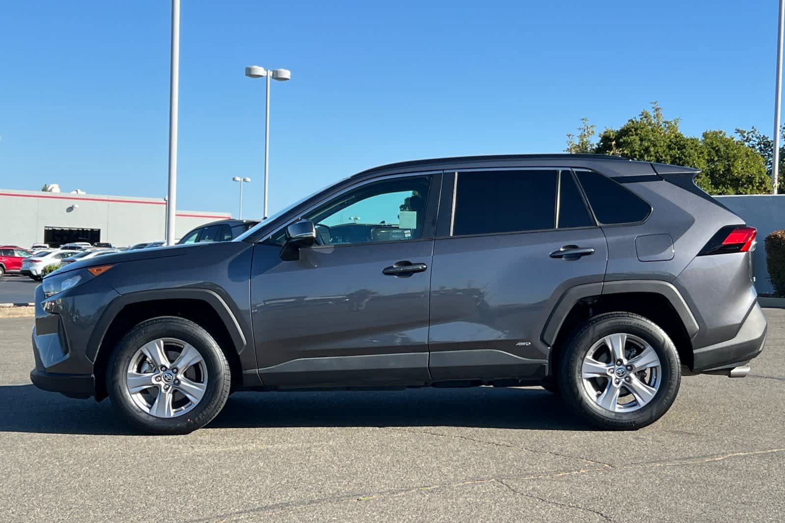 Certified 2022 Toyota RAV4 LE AWD/4WD image 9
