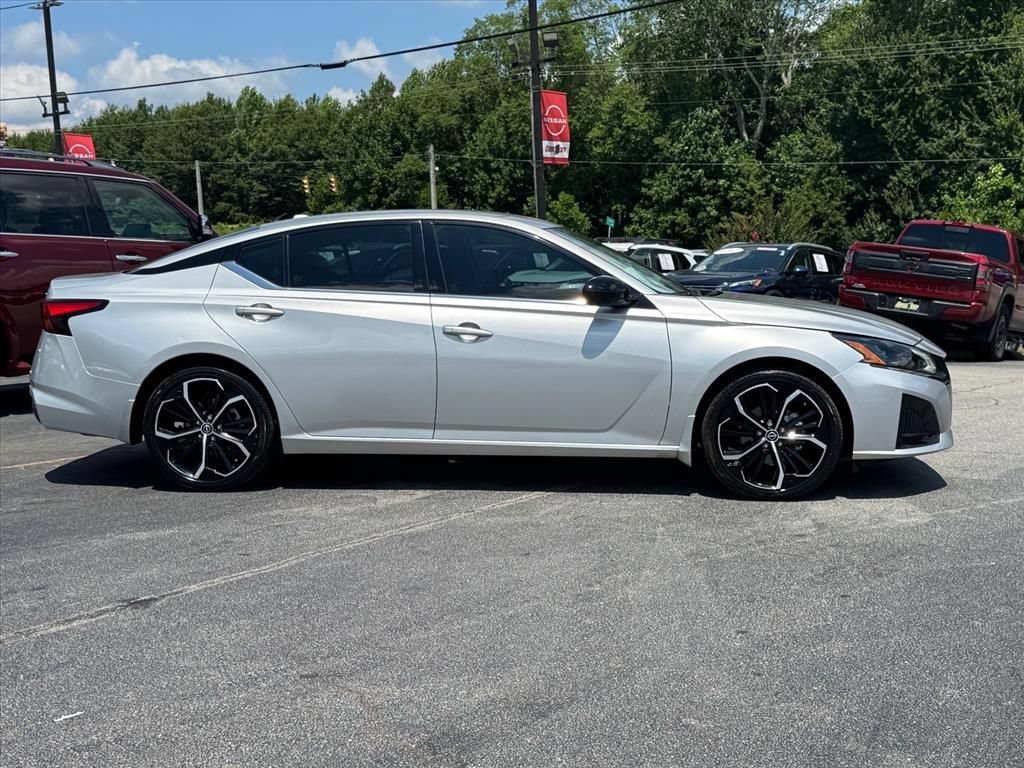 Certified 2024 Nissan Altima 2.5 SR FWD image 2