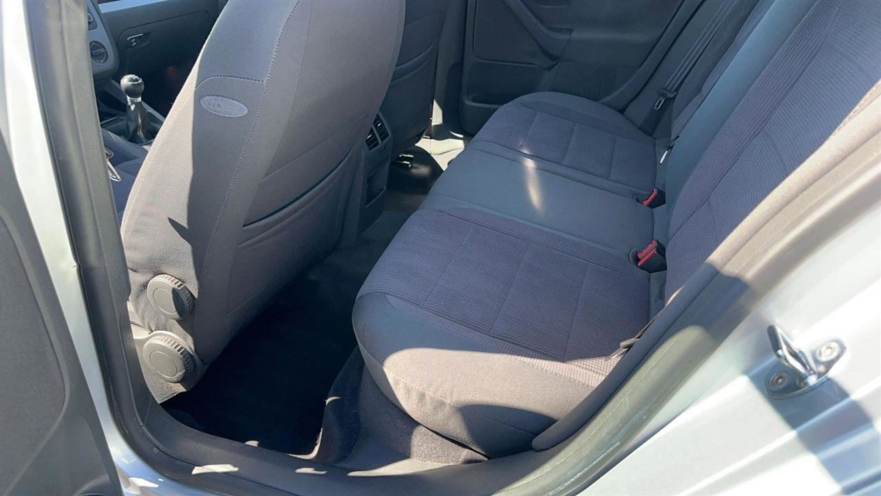 Used 2005 Volkswagen Jetta Value Edition FWD image 22