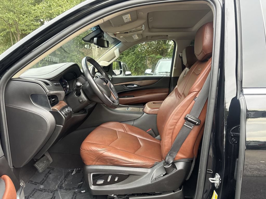 Used 2019 Cadillac Escalade Luxury AWD/4WD image 13