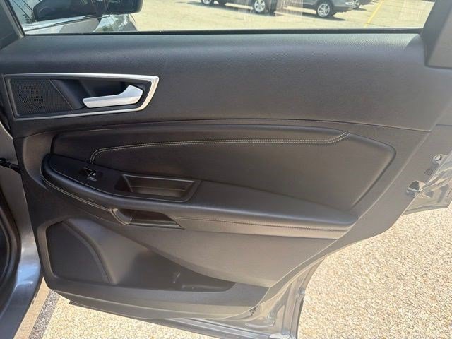 Used 2022 Ford Edge Titanium AWD/4WD image 19