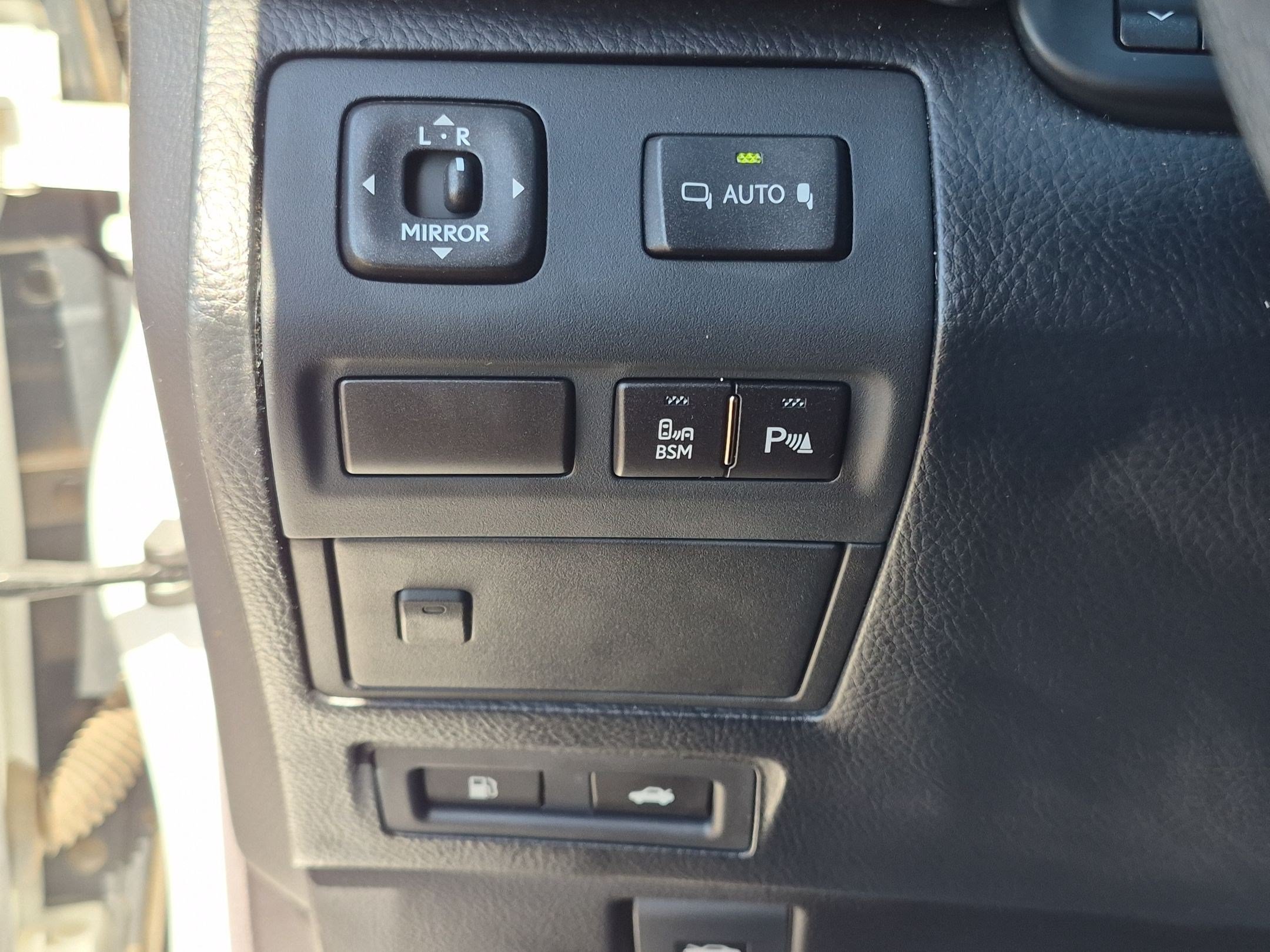Used 2013 Lexus LS 460 w/ F-Sport Pkg RWD image 15