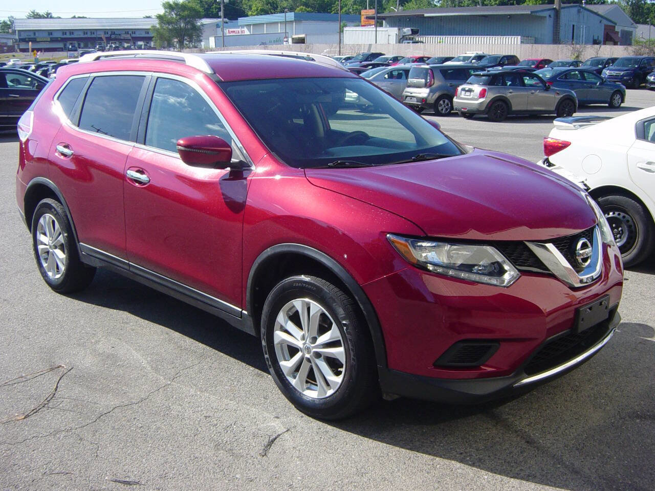 Used 2016 Nissan Rogue SV image 3