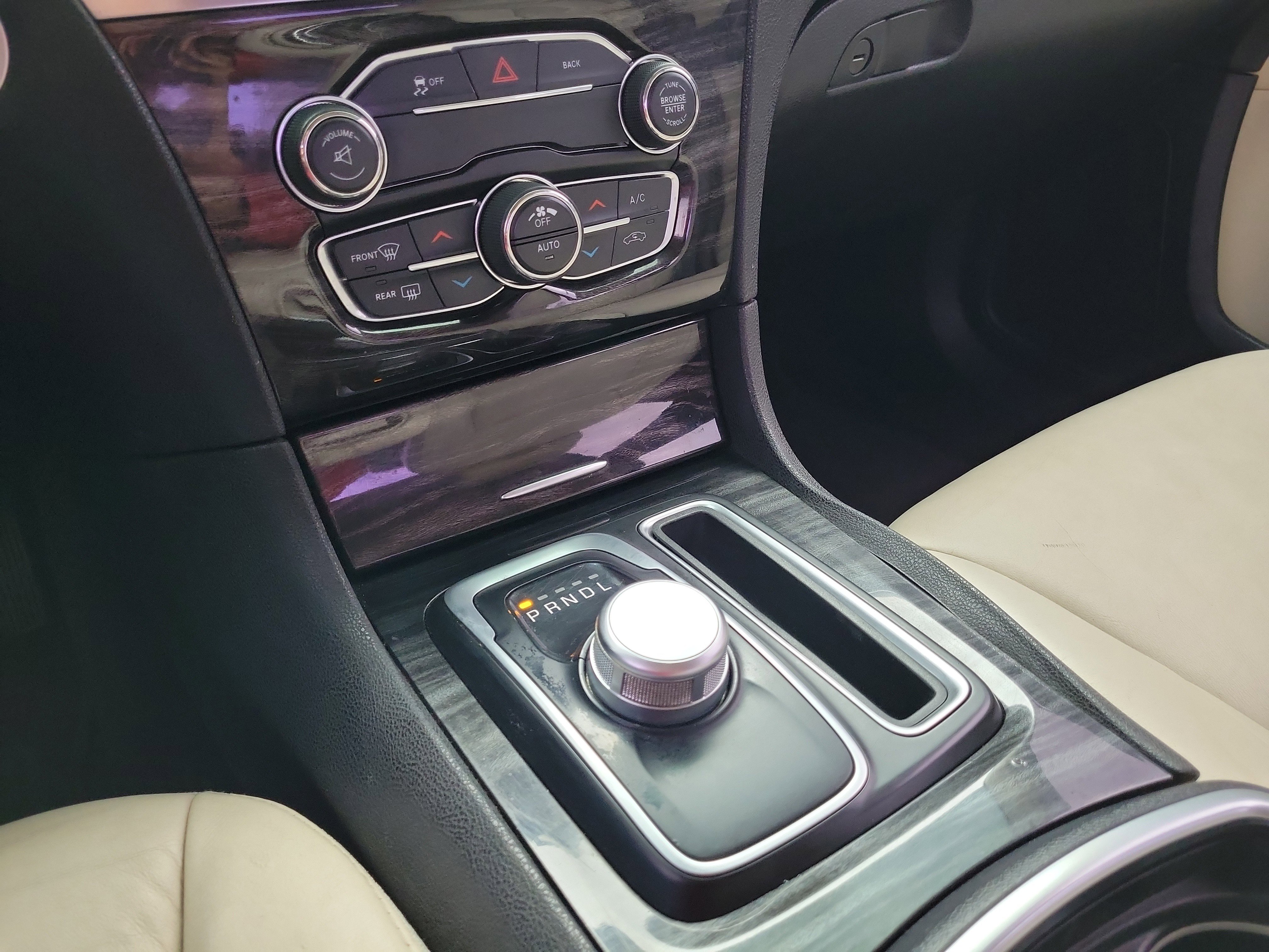 Used 2016 Chrysler 300 Limited image 30