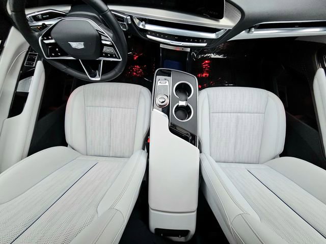 Used 2024 Cadillac Lyriq Luxury w/ LPO, Floor Liner Package image 27