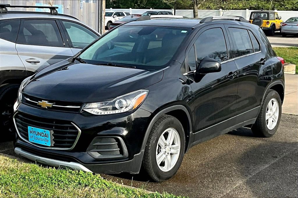 Used 2020 Chevrolet Trax LT w/ Sun & Sound Package image 3