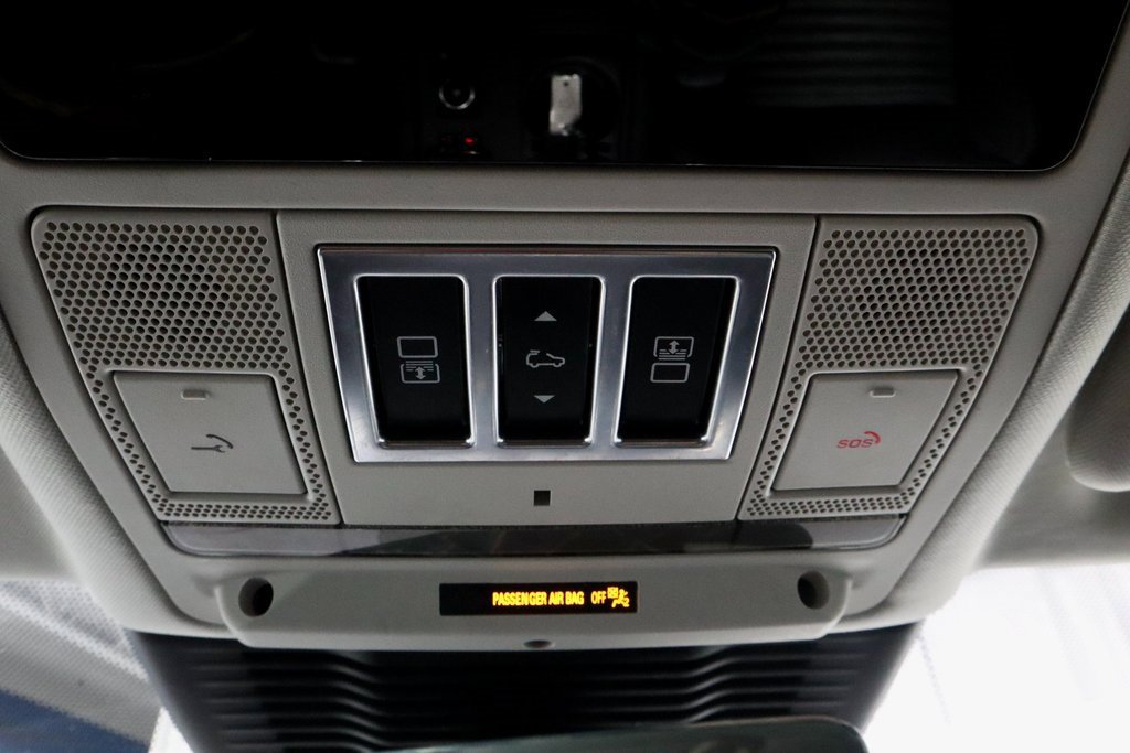 Used 2024 Land Rover Discovery S image 33