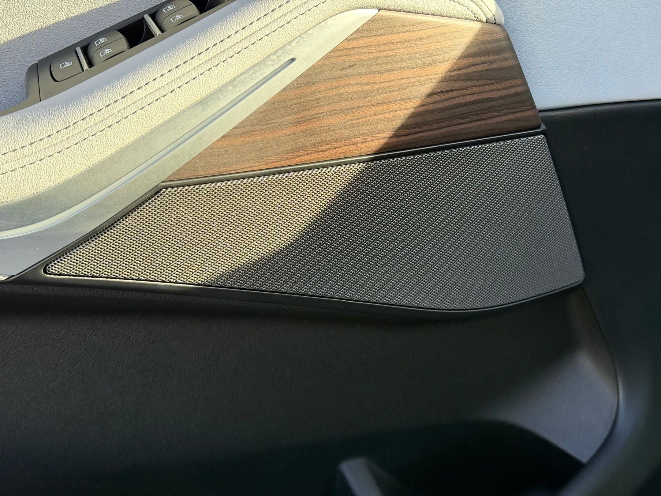 Used 2025 BMW X5 sDrive40i w/ Premium Package image 16